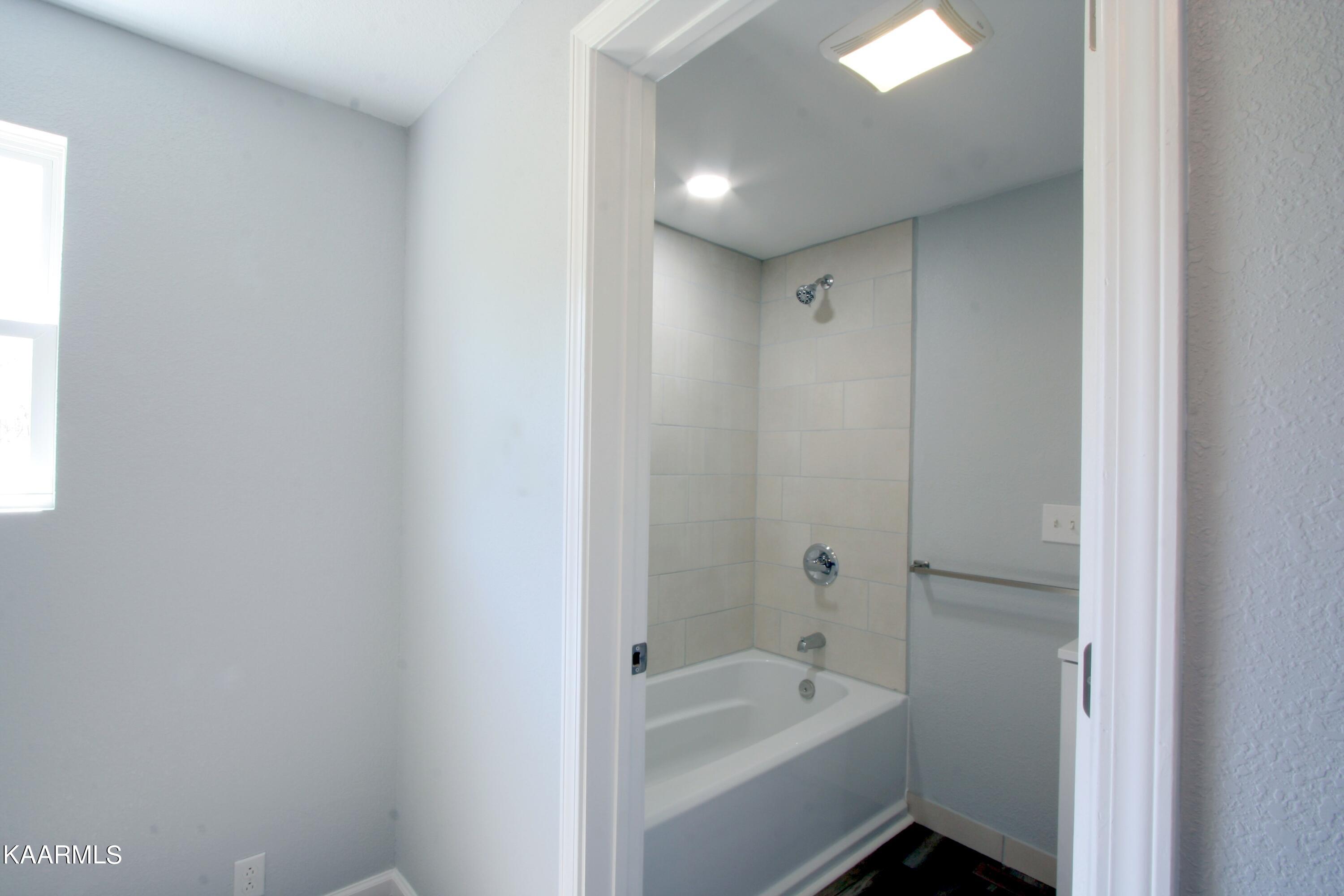 501 Wallace Road Luttrell, TN 37779 - Photo 31 of 38 Master Suite Bath 06
