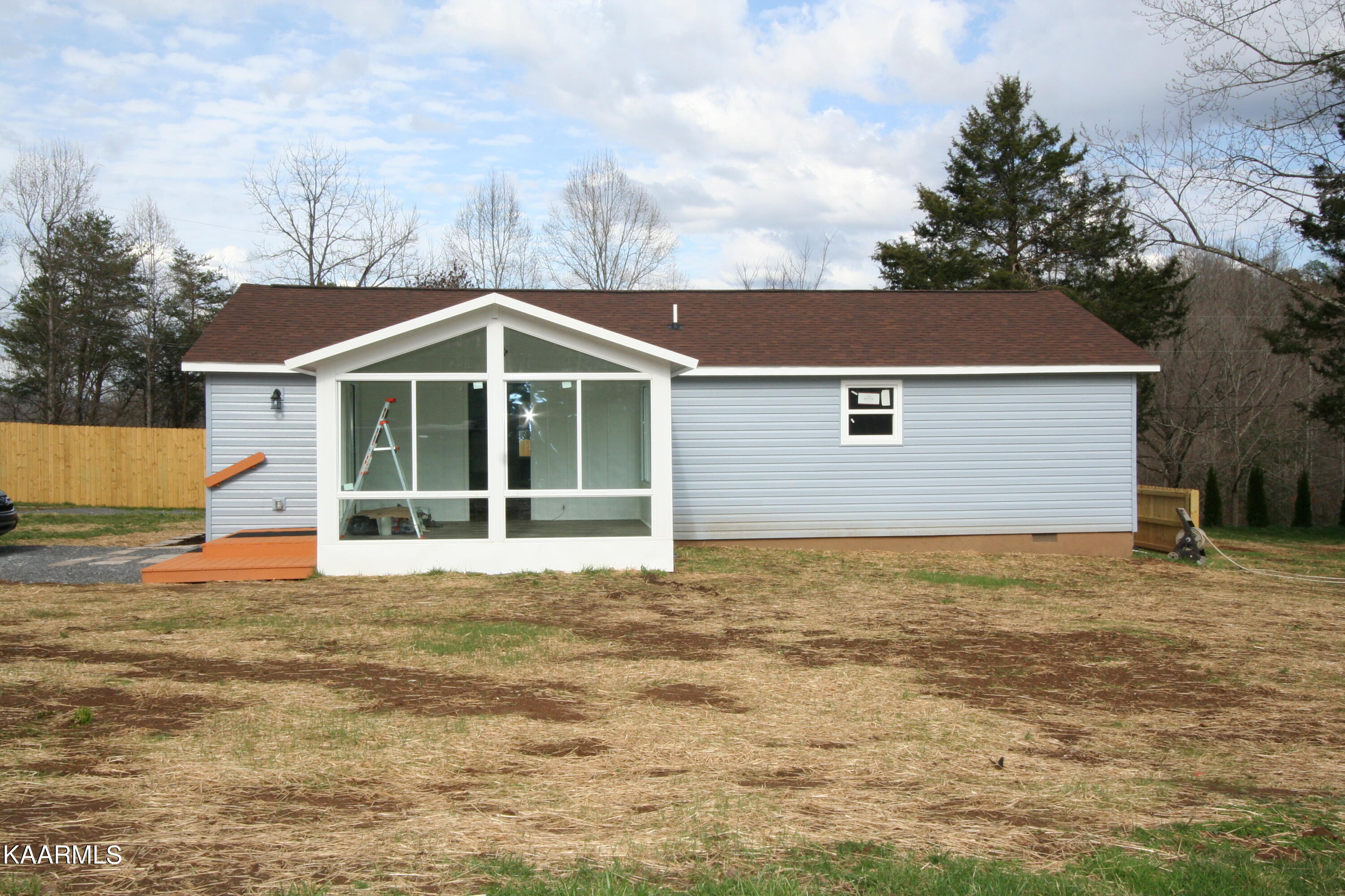 501 Wallace Road Luttrell, TN 37779 - Photo 4 of 38 501 Wallace Road, Remodeled (24)