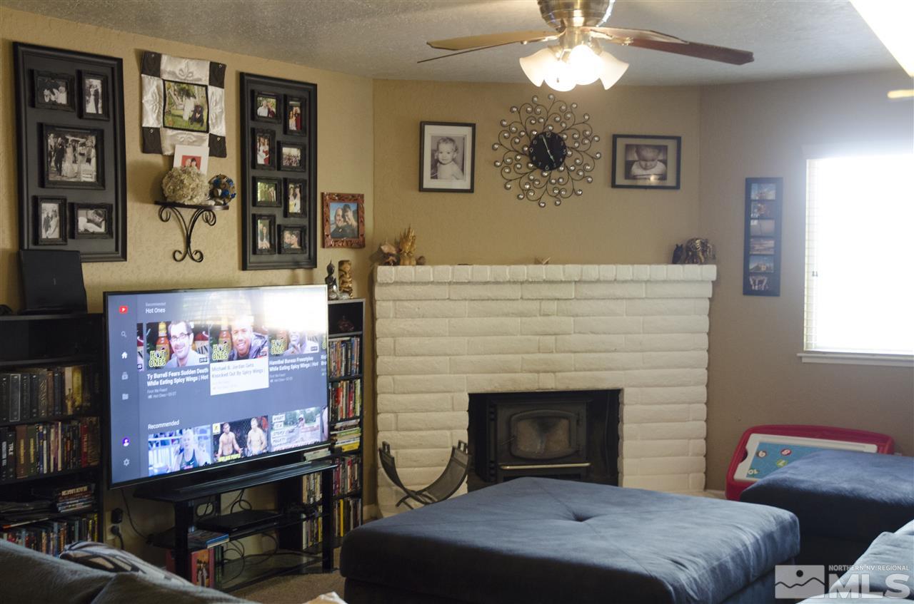 4355 Valdez Way Reno, NV 89502 - Photo 5 of 11 a living room with furniture and wall painting