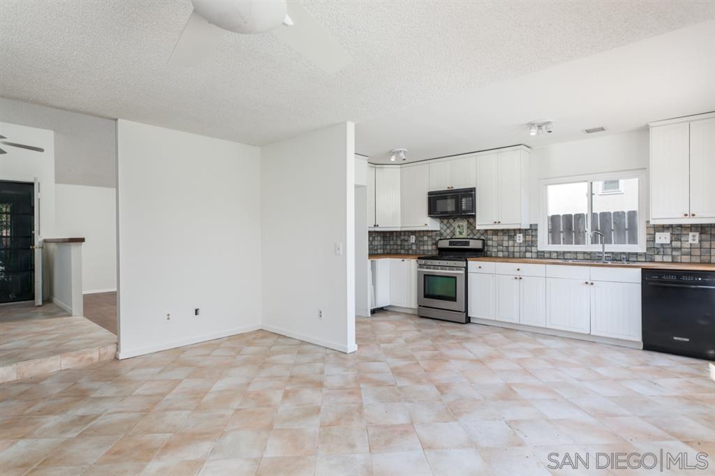 11030 Crystal Springs Road Santee, CA 92071 - Photo 6 of 24