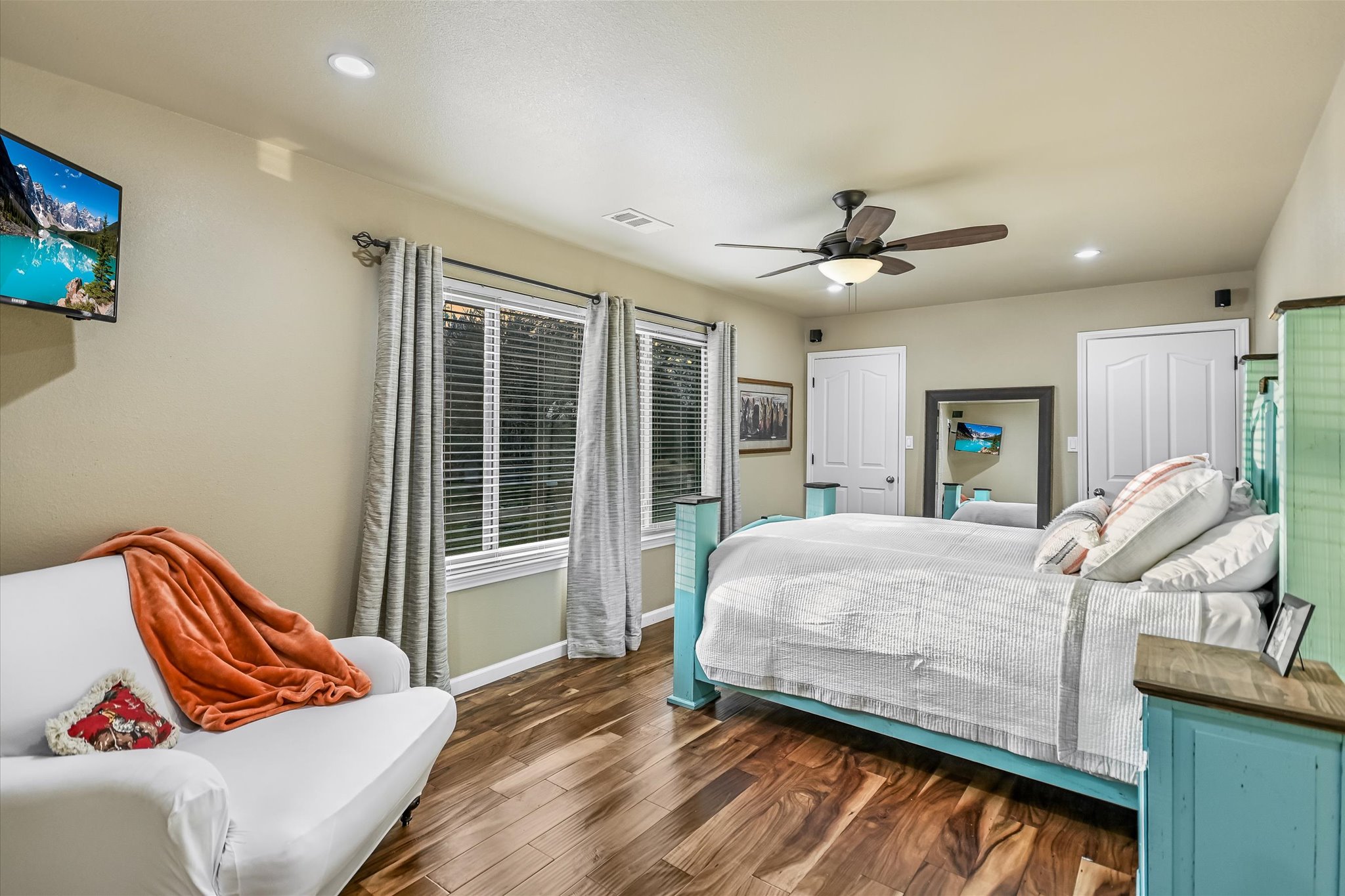 1801 Sun Lake Round Rock, TX 78681 - Photo 18 of 31 Upstairs bedroom 3 is huge! Easily accommodates a king bed and oversized chair and dresser. The two doors you see enter into a huge walk in closet