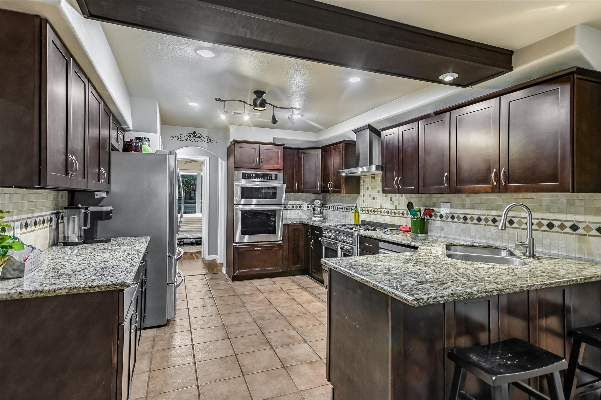 1801 Sun Lake Round Rock, TX 78681 - Photo 9 of 31 Beautiful kitchen with abundant storage, granite countertops, and triple ovens!