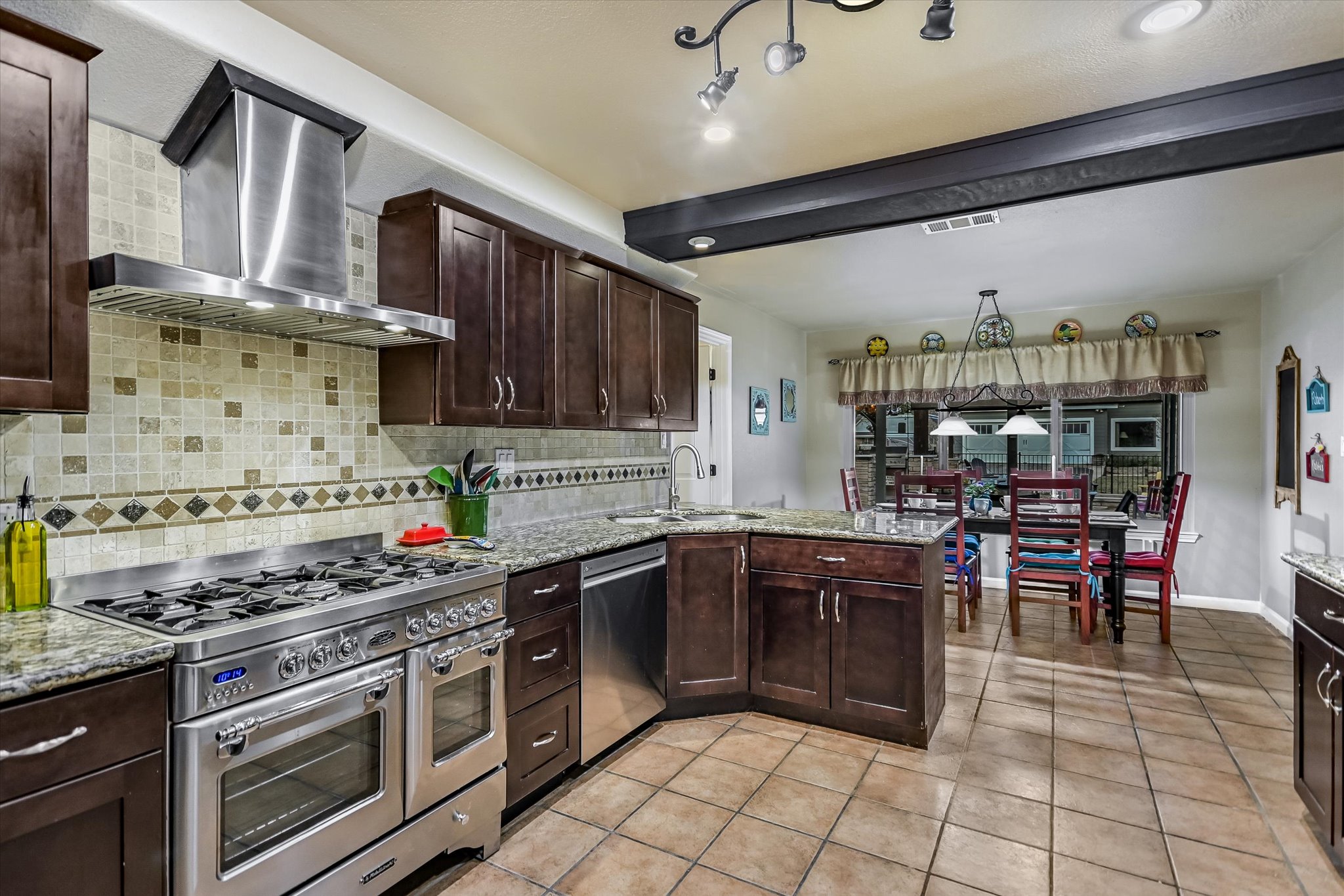 1801 Sun Lake Round Rock, TX 78681 - Photo 10 of 31 Kitchen luxury! Notice the beautiful Fratelli Onofri double oven and gas range (which is in addition to the built in oven and mircrowave)
