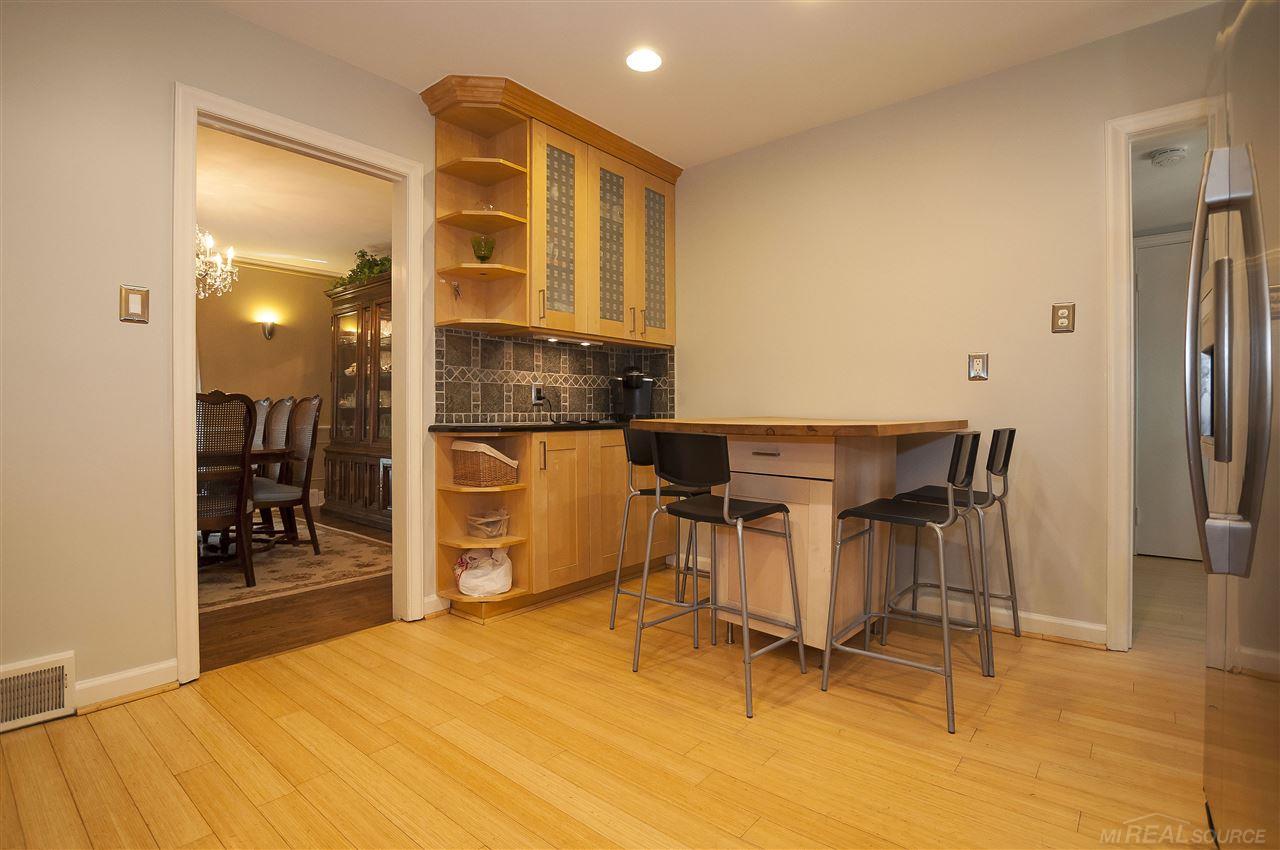 323 Moran Road Grosse Pointe, MI 48236 - Photo 16 of 33 31348932-15.JPG