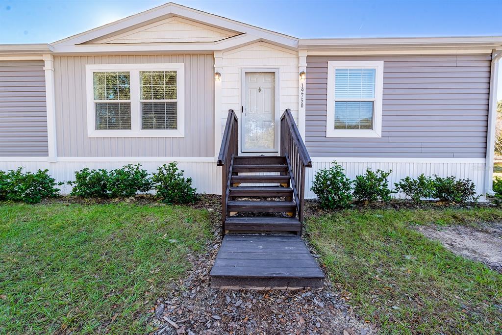 19750 Southeast 30th Street Morriston, FL 32668 - Photo 8 of 52 a front view of a house with a garden