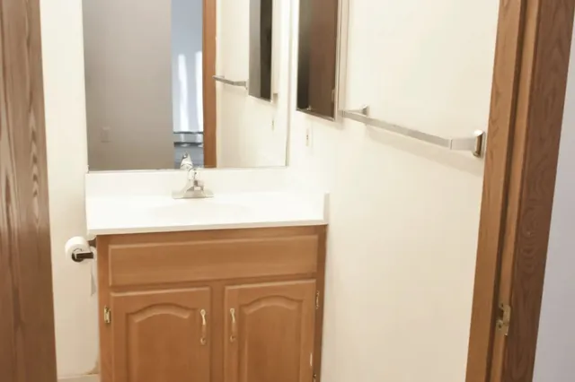 $815 | 839 South Clinton Street, Stockbridge, MI 49285