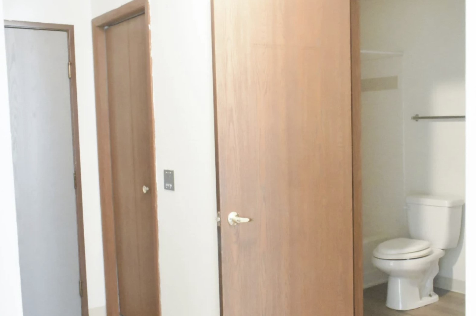 839 South Clinton Street Stockbridge, MI 49285 - Photo 20 of 29 a bathroom with a toilet