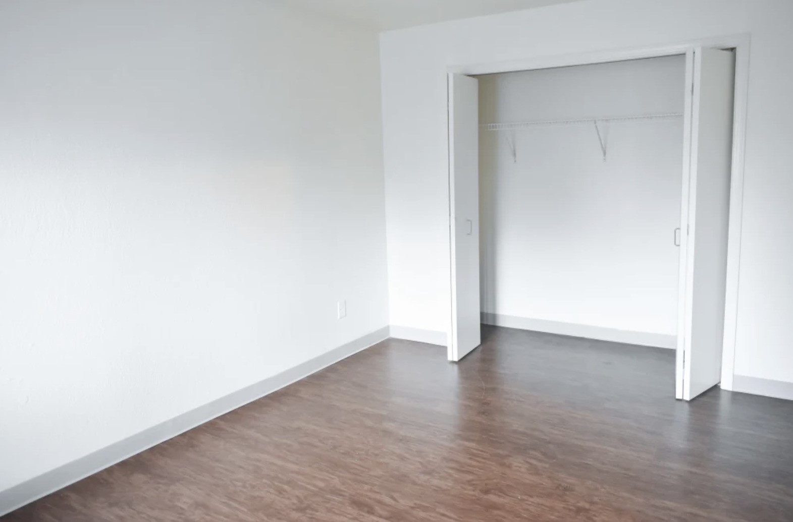 839 South Clinton Street Stockbridge, MI 49285 - Photo 9 of 29 a view of an empty room with wooden floor