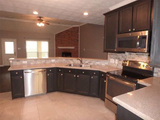 $2,100 | 3804 Mystic Circle, Montgomery, TX 77356