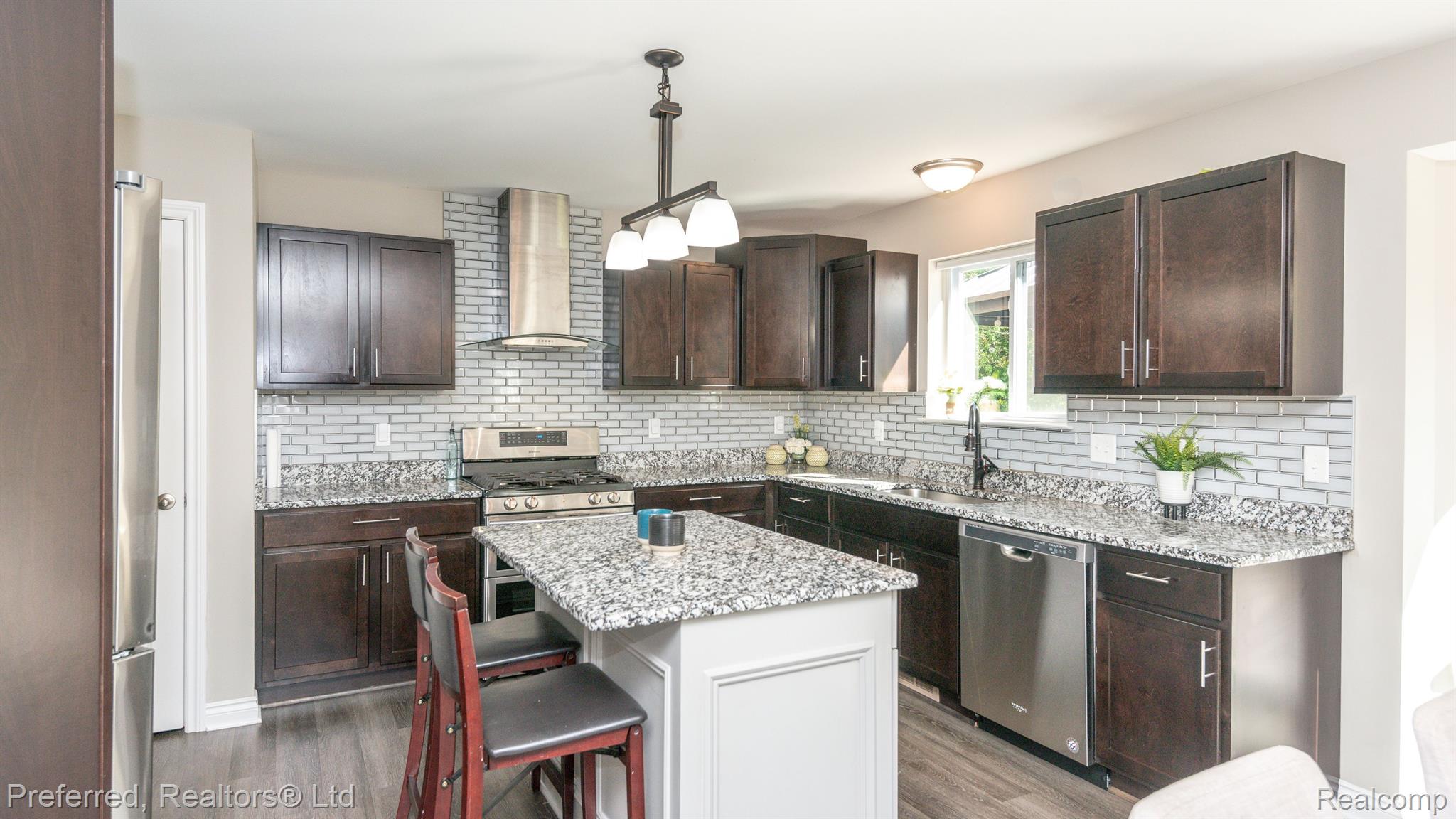 42955 Colonial Road Belleville, MI 48111 - Photo 2 of 47 Gallery Image 2