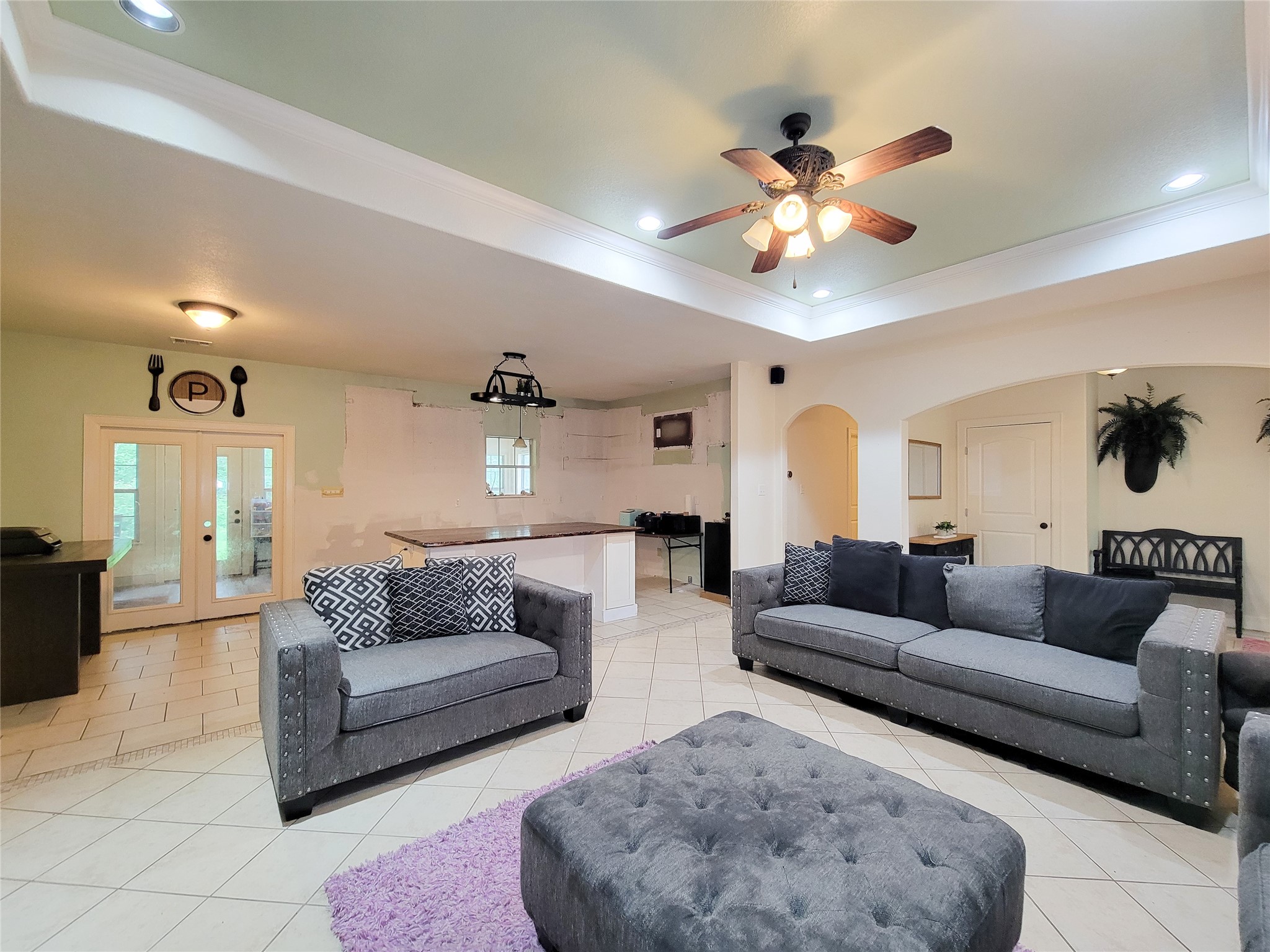 2011 Old Ox Road Spring, TX 77386 - Photo 29 of 38 a living room with furniture and a large window