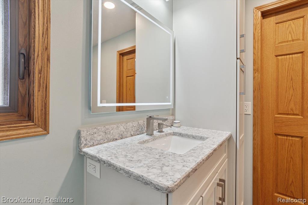 45850 Edgewater Street Chesterfield, MI 48047 - Photo 26 of 61