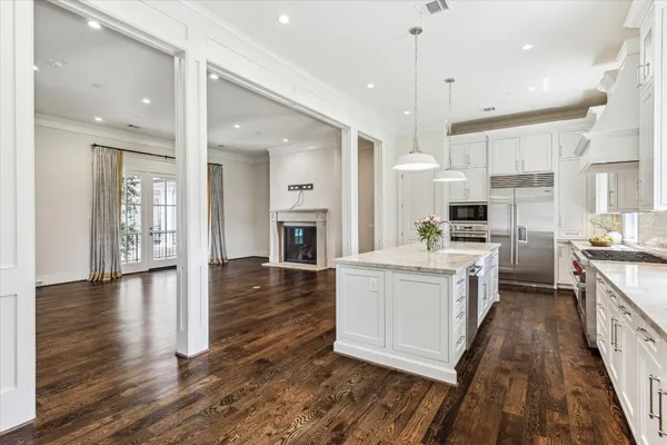$1,649,000 | 2413 Mimosa Drive, Houston, TX 77019