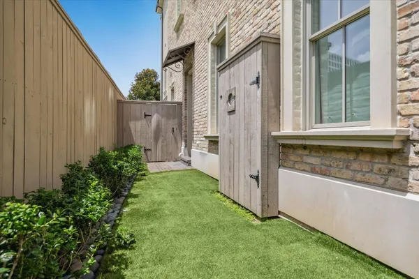 $1,649,000 | 2413 Mimosa Drive, Houston, TX 77019