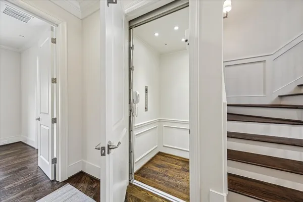 $1,649,000 | 2413 Mimosa Drive, Houston, TX 77019