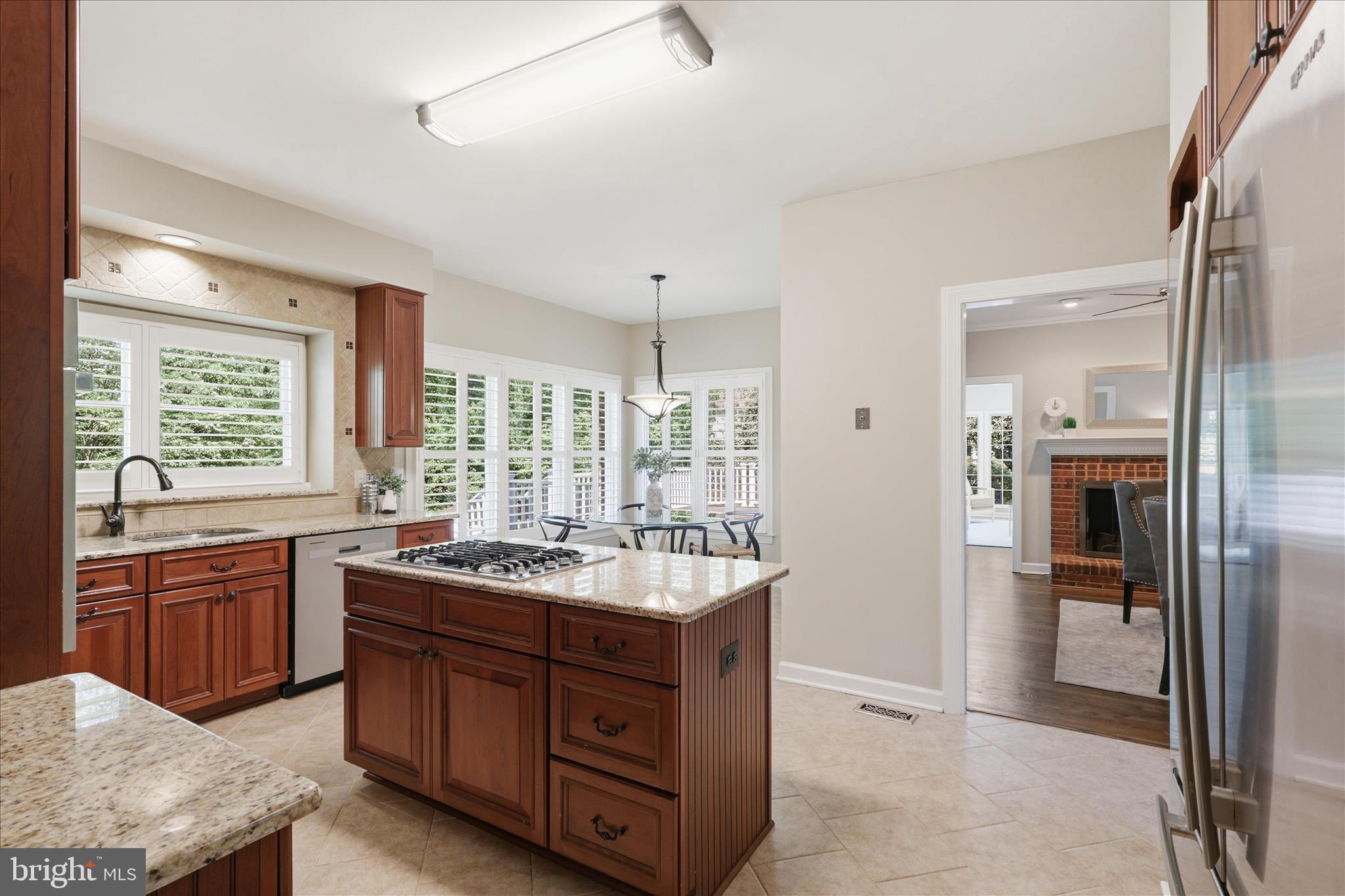 5014 Glen Park Road Annandale, VA 22003 - Photo 12 of 80 Kitchen w/ Breakfast Nook & access to Family Room
