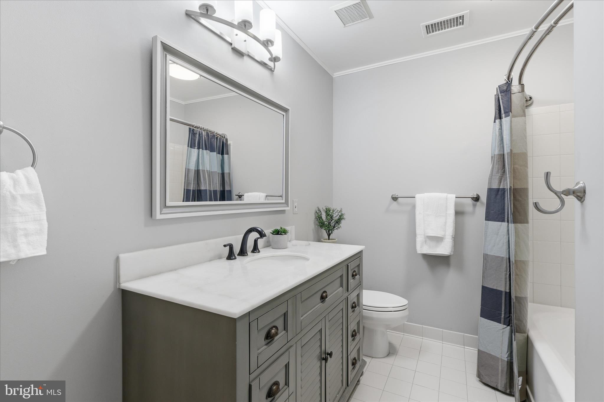 5014 Glen Park Road Annandale, VA 22003 - Photo 36 of 80 Full Hall Bathroom