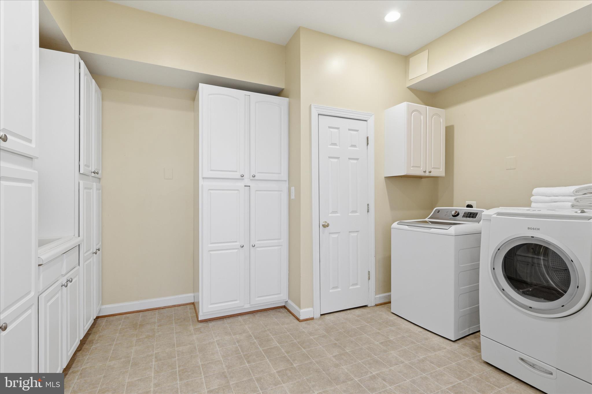 5014 Glen Park Road Annandale, VA 22003 - Photo 9 of 80 Main Floor Laundry