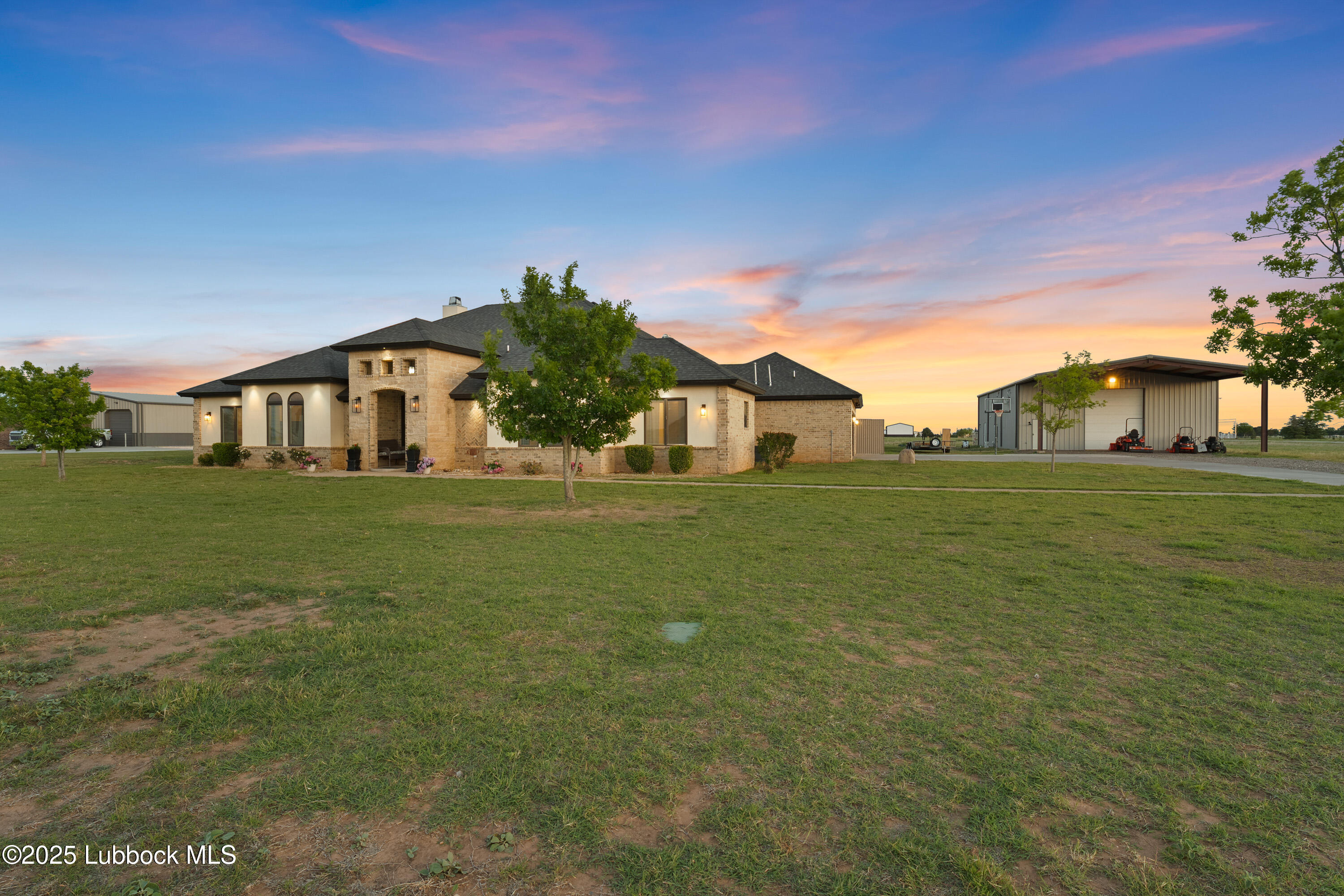5125 County Road 7930 Lubbock, TX 79424 - Photo 49 of 75 a house view with garden space