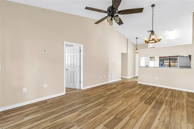 $1,900 | 8415 Gardens Circle, Sarasota, FL 34243