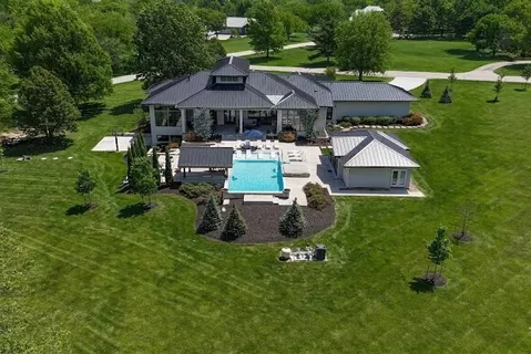 $3,385,000 | 21100 West 105th Street, Olathe, KS 66061