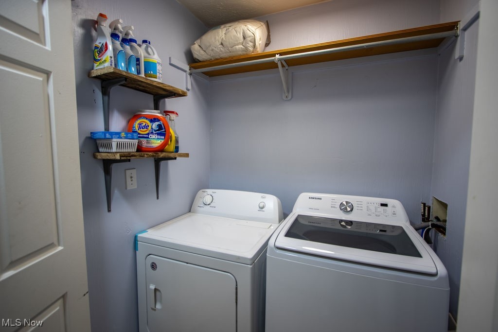 2121 South Cleveland Massillon Road Akron, OH 44321 - Photo 17 of 26 Washroom featuring independent washer and dryer
