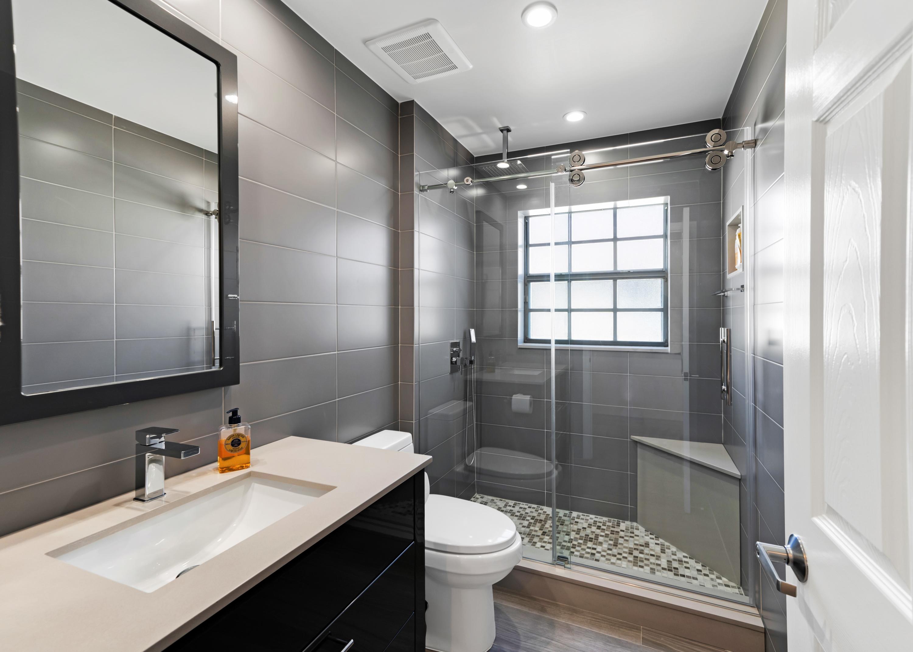 6071 Caladium Road Delray Beach, FL 33484 - Photo 19 of 36 21 Guest Bathroom 6071 Caladium