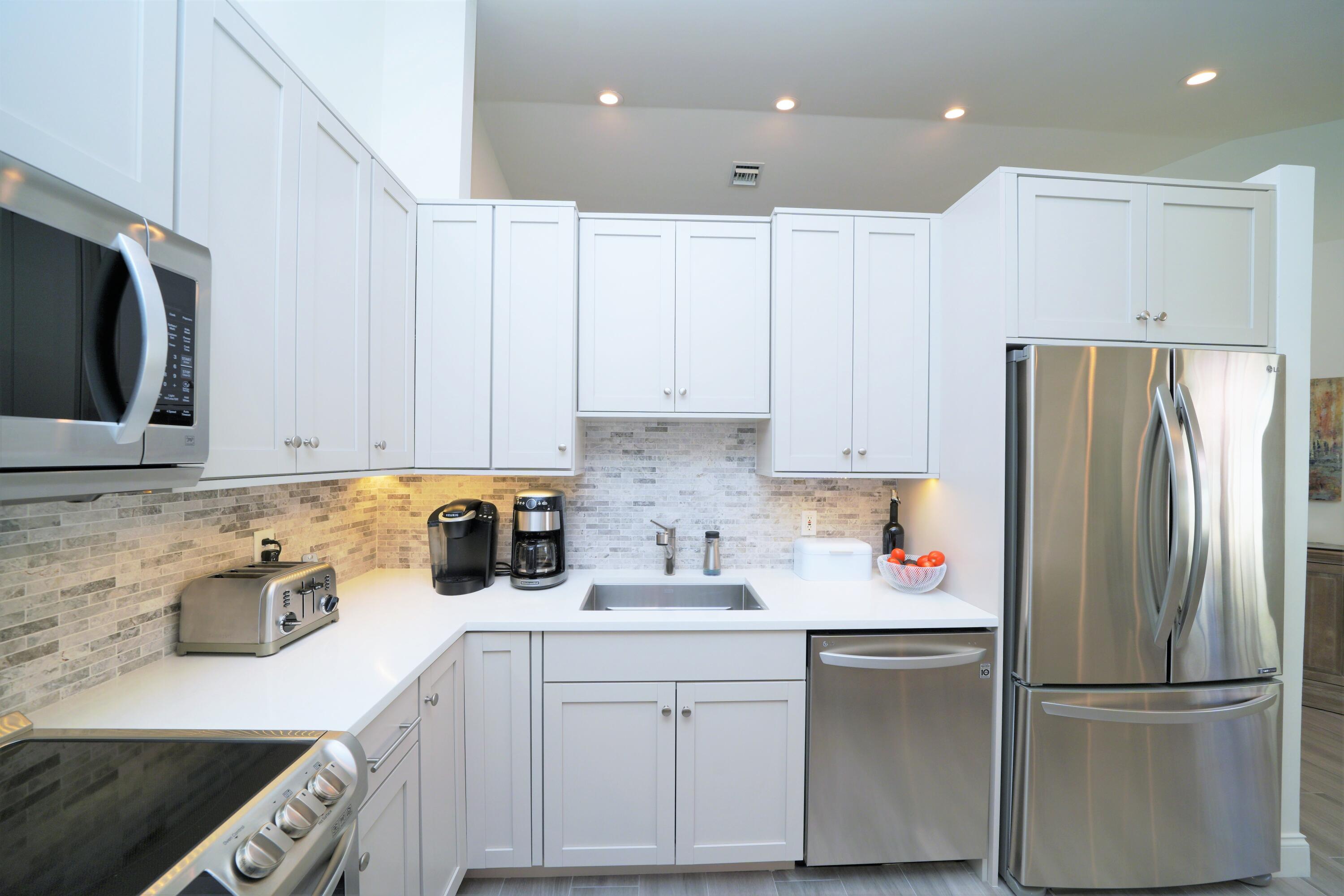 6071 Caladium Road Delray Beach, FL 33484 - Photo 4 of 36 12 Kitchen 6071 Caladium
