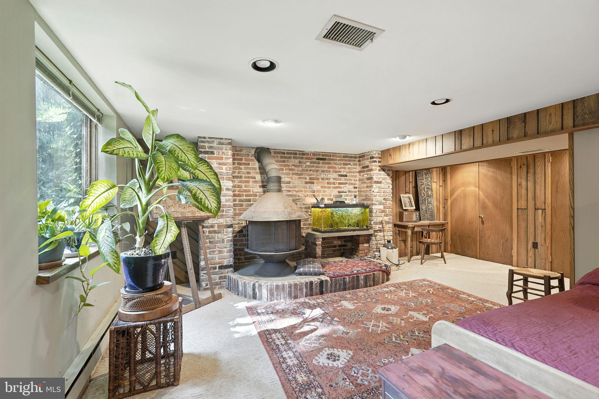8420 Chippewa Road Philadelphia, PA 19128 - Photo 18 of 30 a workspace with furniture and potted plant
