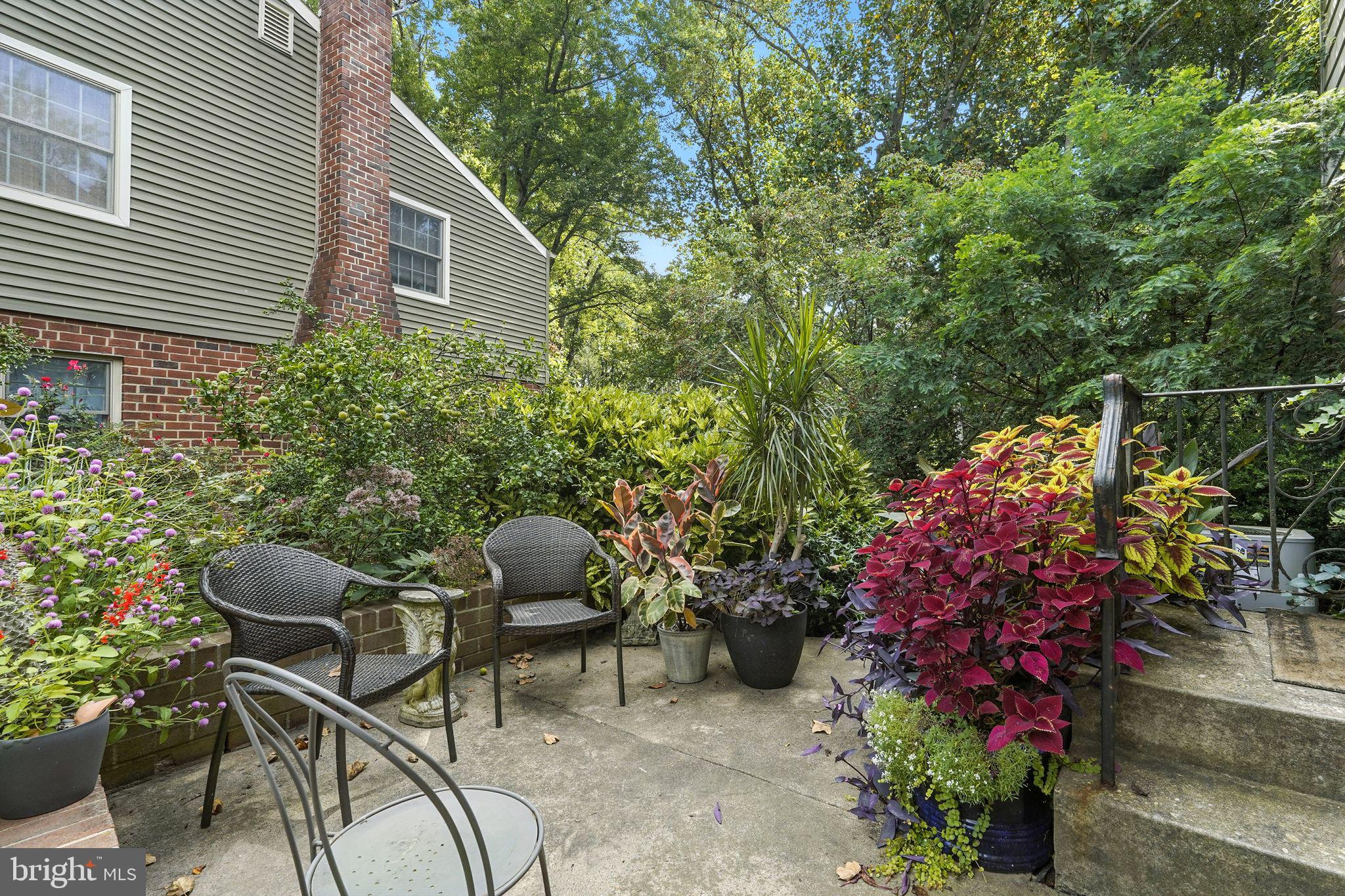 8420 Chippewa Road Philadelphia, PA 19128 - Photo 9 of 30 a backyard of a house with table and chairs