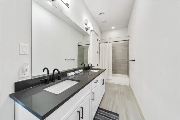 $4,750 | 620 East 26th Street, Houston, TX 77008