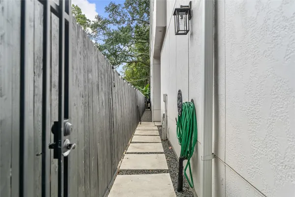 $4,750 | 620 East 26th Street, Houston, TX 77008