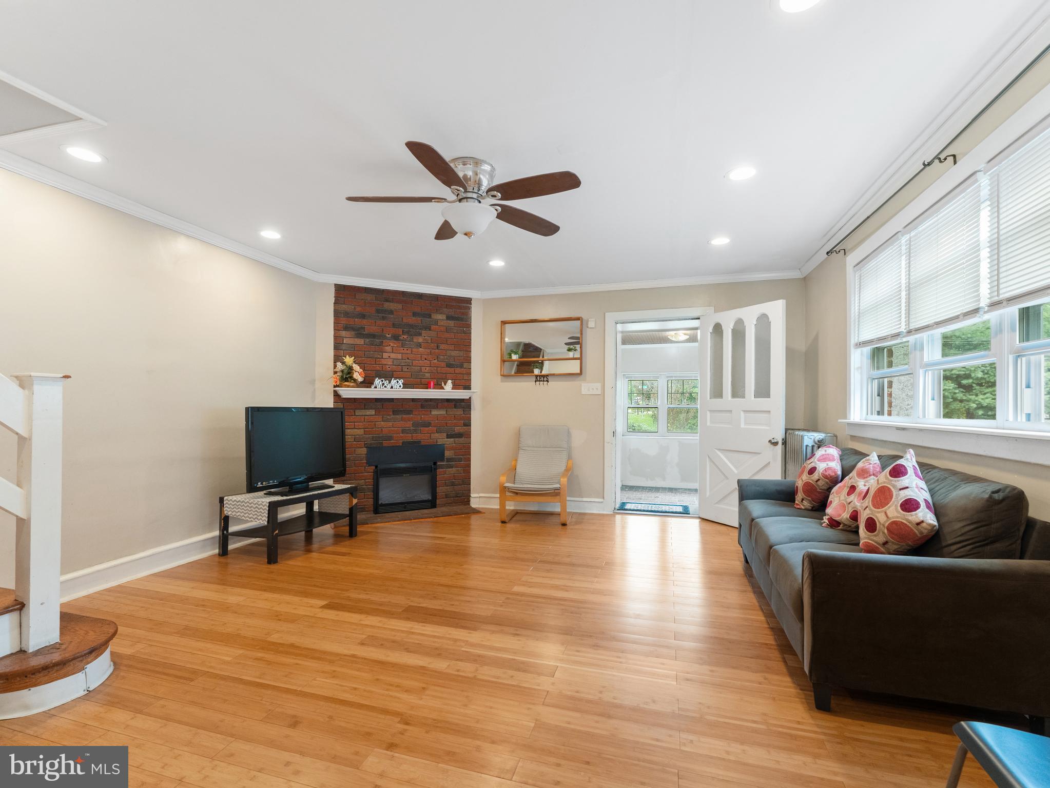 4928 State Road Drexel Hill, PA 19026 - Photo 9 of 50 living room