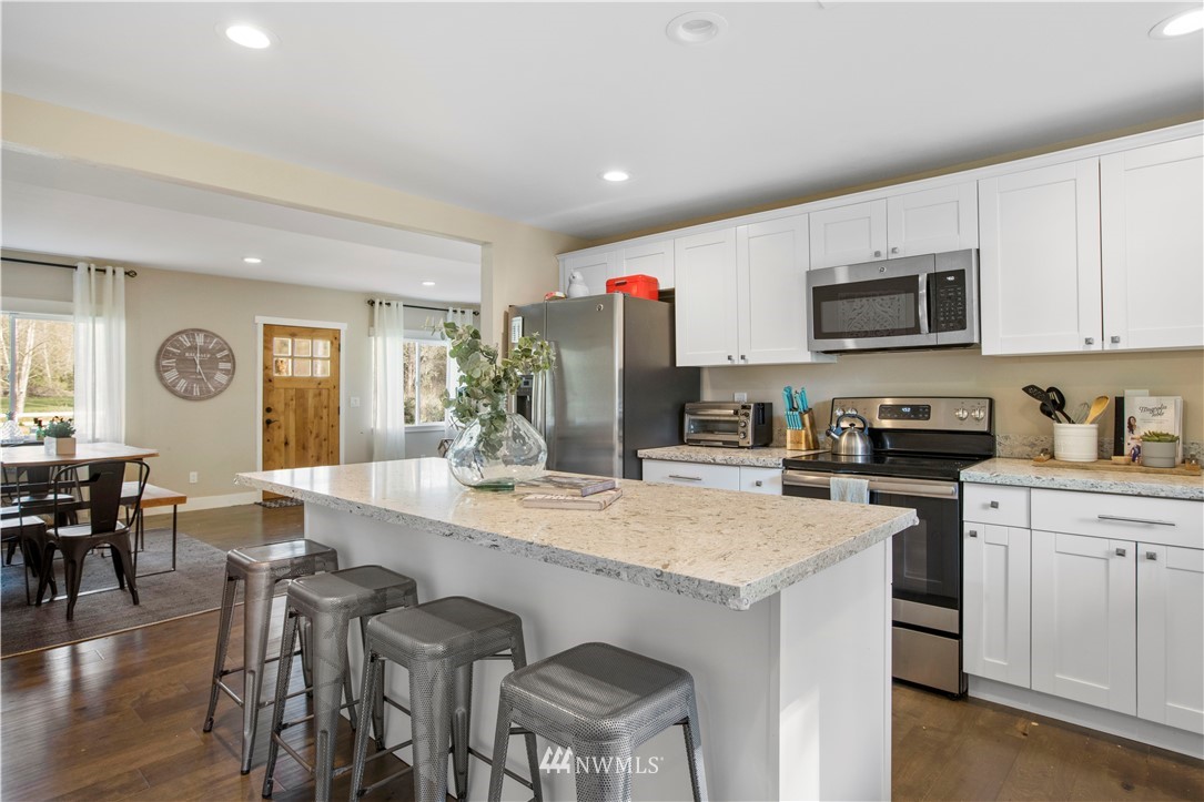 19217 Maxwell Road Southeast Maple Valley, WA 98038 - Photo 4 of 39