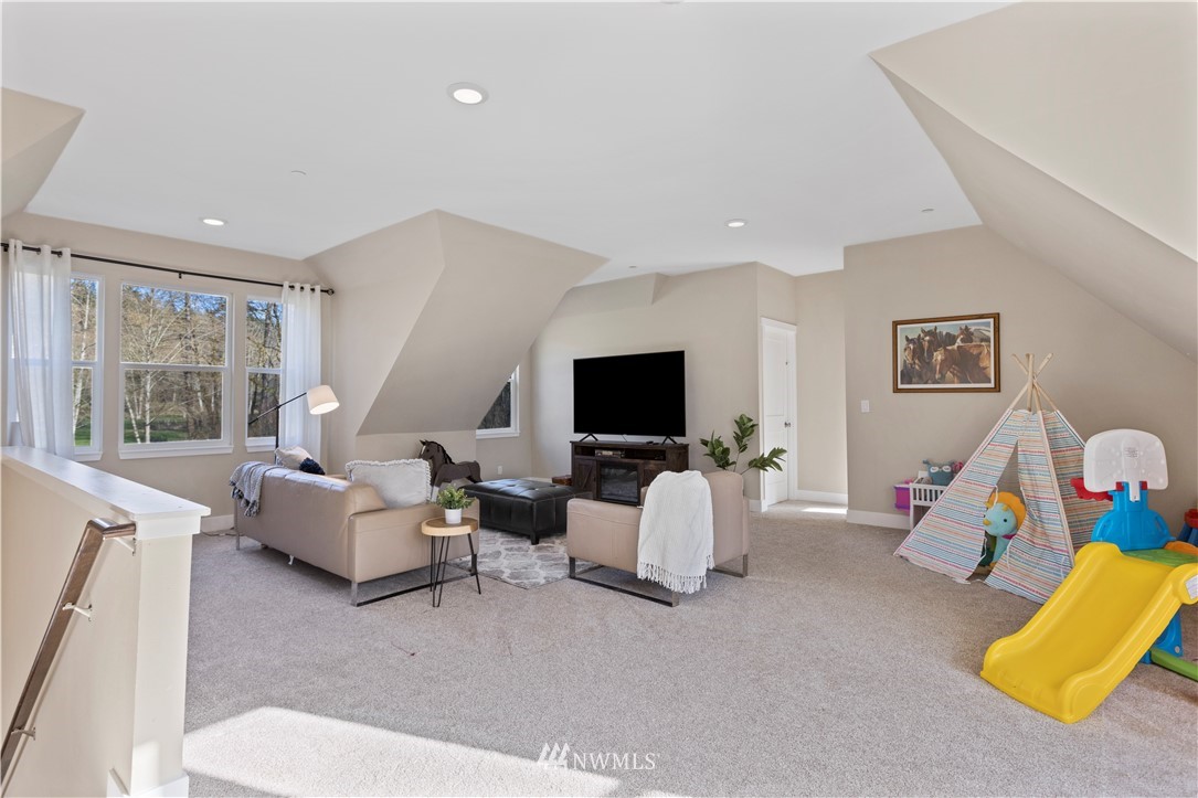 19217 Maxwell Road Southeast Maple Valley, WA 98038 - Photo 10 of 39