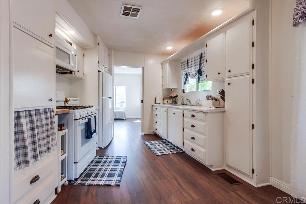 1120 East Mission Road, Unit 27 Fallbrook, CA 92028 - Photo 17 of 46