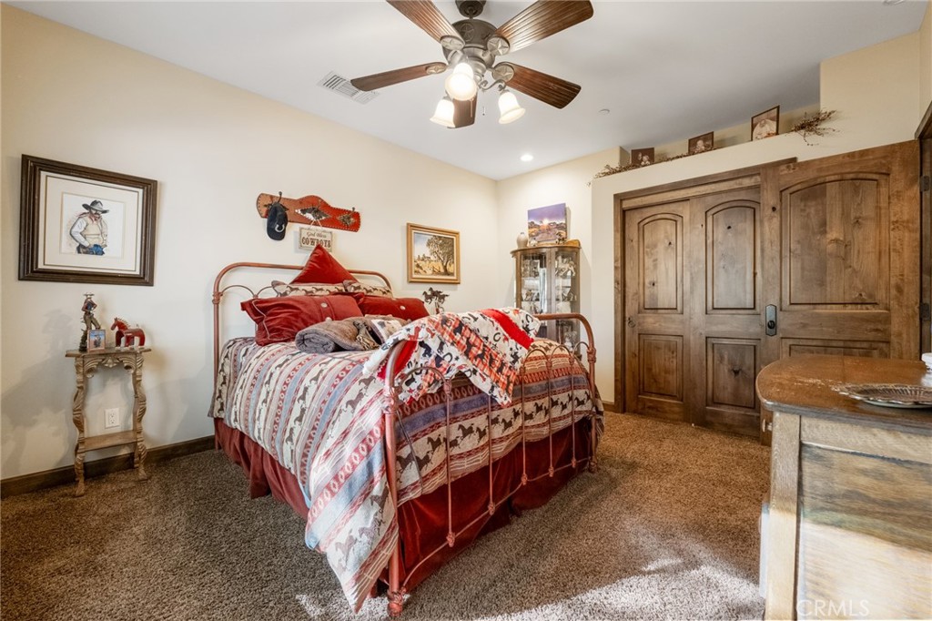 61138 Onaga Trail Joshua Tree, CA 92252 - Photo 16 of 20 a bedroom with a bed and a chandelier