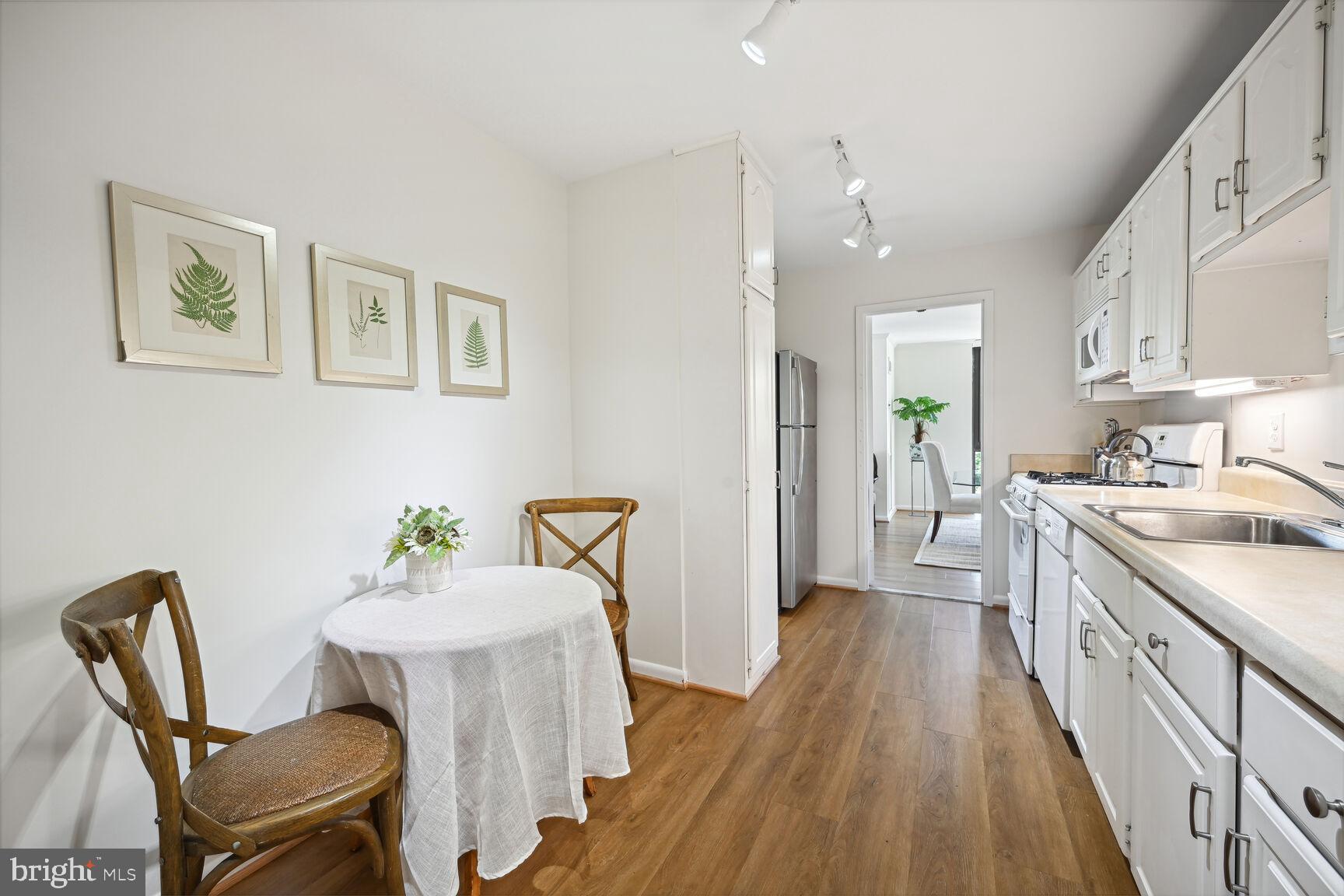 4620 North Park Avenue, Unit 504E Chevy Chase, MD 20815 - Photo 11 of 31 Kitchen