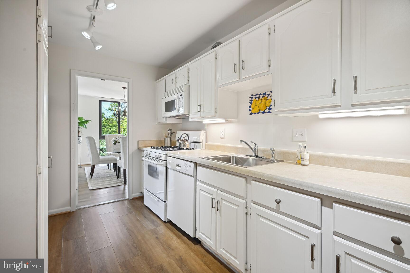 4620 North Park Avenue, Unit 504E Chevy Chase, MD 20815 - Photo 12 of 31 Kitchen