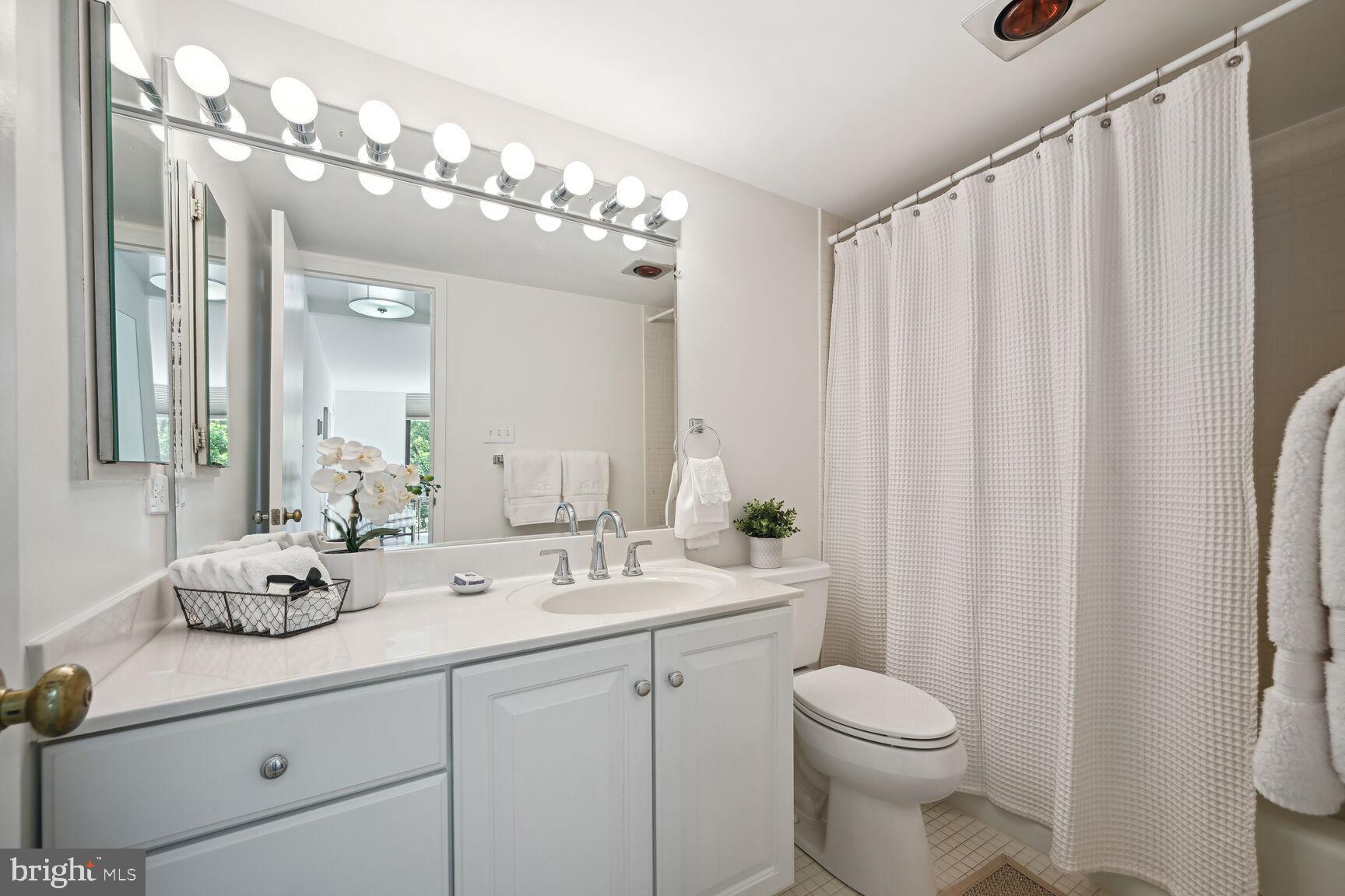 4620 North Park Avenue, Unit 504E Chevy Chase, MD 20815 - Photo 23 of 31 Primary Bathroom