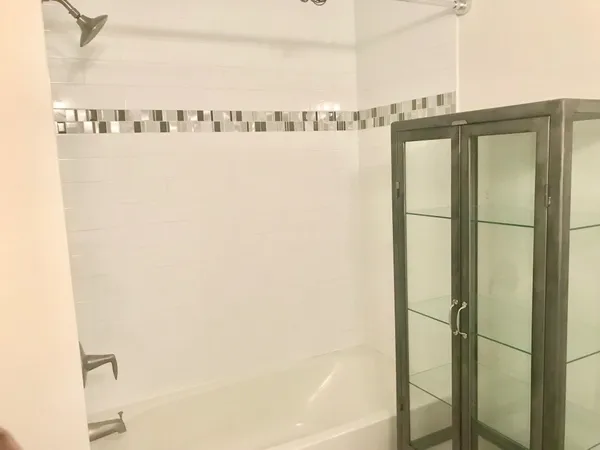 $2,500 | 850 Newark Avenue, Unit 2D, Jersey City, NJ 07306