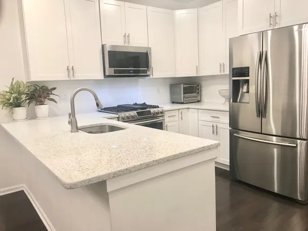 $2,500 | 850 Newark Avenue, Unit 2D, Jersey City, NJ 07306