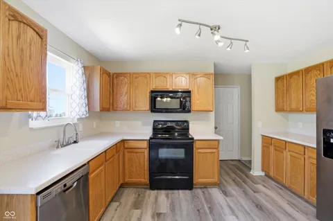$379,999 | 10802 Pleasant View Lane, Fishers, IN 46038