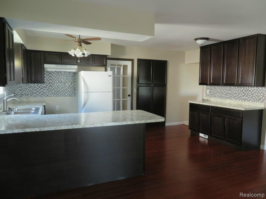 44768 Hanford Road Canton, MI 48187 - Photo 8 of 22