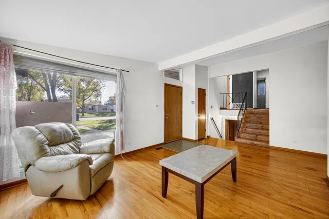 $299,999 | 714 West Pleasant Street, Villa Park, IL 60181