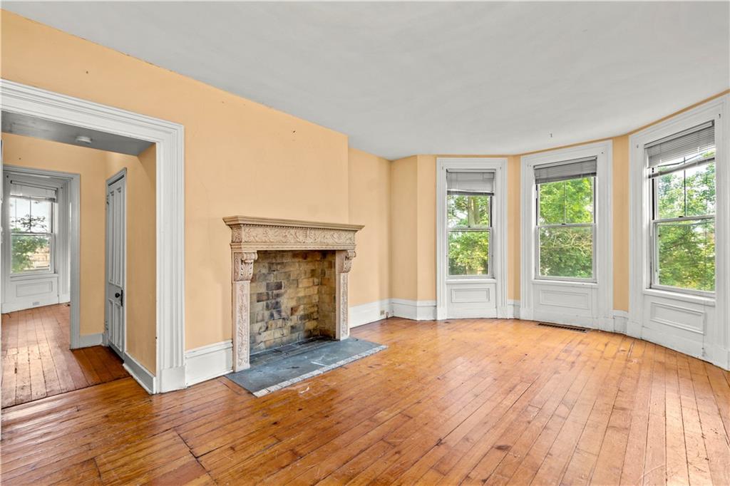 991 Leon Road Pittsburgh, PA 15220 - Photo 6 of 25 Gallery Image 6