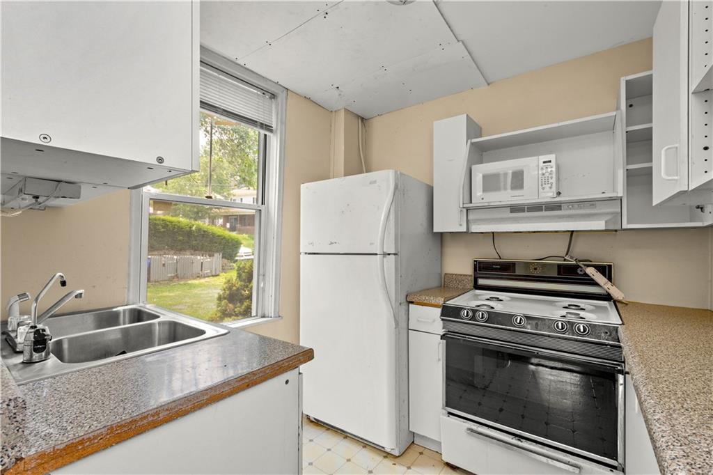991 Leon Road Pittsburgh, PA 15220 - Photo 7 of 25 Gallery Image 7