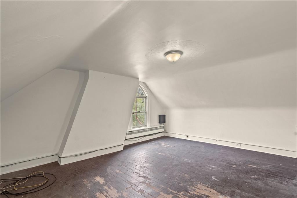 991 Leon Road Pittsburgh, PA 15220 - Photo 8 of 25 Gallery Image 8