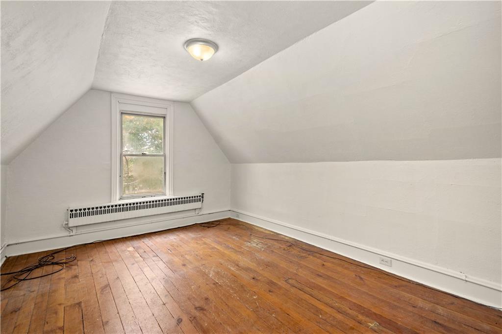 991 Leon Road Pittsburgh, PA 15220 - Photo 9 of 25 Gallery Image 9