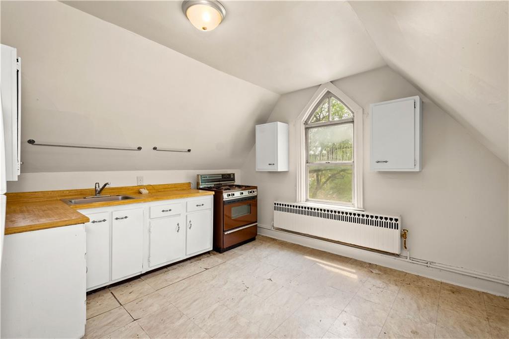 991 Leon Road Pittsburgh, PA 15220 - Photo 10 of 25 Gallery Image 10